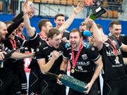 Erster Titel in der neuen Saison: Nach dem Cupsieg in der letzten Saison gewann Pfadi Winterthur in der eigenen Halle auch den Supercup (Bild: KEYSTONE/CHRISTIAN MERZ)