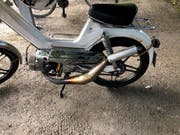 Das Mofa auf 96 km/h frisiert: Der 17-Jährige nahm etliche technische Veränderungen an seinem Zweirad vor. (Bild: Kapo St. Gallen)