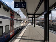 Weniger Sitzplätze für S-Bahn-Passagiere in Zürich und Umgebung. Grund sind Wartungsarbeiten und zu wenig Personal. (Bild: Keystone/GAETAN BALLY)