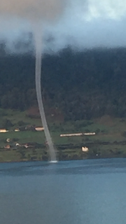 Windhose am dem Zugersee vor Immensee um 7.30 Uhr am Sonntagmorgen. (Leserbild: Linda Schürpf, 26. August 2018)