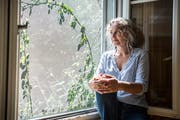 Michèle Minelli in ihrem Wohnzimmer im Thurgauischen Iselisberg. (Bild: Andrea Stalder)