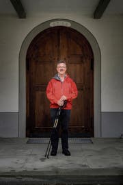 Bevor Eugen Wehrli regelmässig durch die Gruber Kirchtüre tritt, schnürt er die Wanderschuhe und nimmt den Jakobsweg unter die Füsse. (Bild: Michel Canonica)