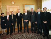 Der Bundesrat nach der Ersatzwahl am 11. März 1998: v.l.n.r. Ruth Dreifuss, Jean-Pascal Delamuraz (aus gesundheitlichen Gründen zurückgetreten), Arnold Koller, Adolf Ogi, Bundespräsident Flavio Cotti, Pascal Couchepin (Nachfolger von Jean-Pascal Delamuraz), Kaspar Villiger und Moritz Leuenberger. (Keystone/Lukas Lehmann)