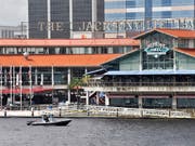 In diesem Einkaufszentrum am Fluss St. Johns in Jacksonville kam es zur tödlichen Schiesserei. (Bild: KEYSTONE/AP The Florida Times-Union/WILL DICKEY)