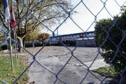 Hier an der Chamerstrasse 169 ist vor einem Jahr das Centro Español abgebrannt. (Bild: Werner Schelbert (3. November 2017))