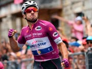 Elia Viviani - hier bei einem seiner vier Siege am Giro - schlug an der Vuelta bei erster Gelegenheit zu (Bild: KEYSTONE/AP ANSA/DANIEL DAL ZENNARO)