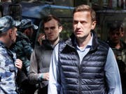 Der russische Regierungskritiker Alexej Nawalny ist erneut zu 30 Tagen Haft verurteilt worden. Das Moskauer Gericht begründete die Strafe damit, dass Nawalny abermals zu nicht genehmigten Demonstrationen aufgerufen habe. (Bild: KEYSTONE/EPA/YURI KOCHETKOV)