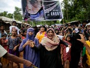 Rohingya-Flüchtlinge protestieren in Bangladesh gegen ihre Vertreibung. Sie berichten über Gewalt und Verfolgung in Myanmar. Menschenrechtsexperten bestätigen die schlimmsten Gräueltaten. (Archiv)) (Bild: KEYSTONE/AP/ALTAF QADRI)