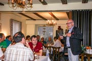 OK-Präsident Bruno Lüscher bedankt sich bei den Verantwortlichen des Thurgauer Kantonalschützenfestes für ihren Einsatz. (Bild: PD)