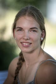 Géraldine Ruckstuhl, Leichtathletin. 1998 in Altbüron geboren. Besuch der Sportschule Kriens in ihrem letzten Sekundarschuljahr 2012/13. Ruckstuhl wurde 2015 U-18-Europameisterin im Siebenkampf. 2017 stellte sie einen neuen Schweizer Rekord im Siebenkampf auf.