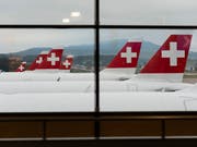 Am Flughafen Zürich herrschte im ersten Halbjahr viel Betrieb. (Bild: KEYSTONE/CHRISTIAN BEUTLER)