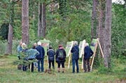 Der Wald als grossartiger Raum für die seelische und körperliche Gesundheit und Erholung wurde durch Begehungen und Informationen zum Erlebnis gemacht. (Bild: PD)