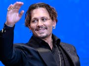 «Der Fluch der Karibik»-Star Johnny Depp hat gegen einen früheren Anwalt einen Teilerfolg vor Gericht erzielt. (Bild: KEYSTONE/AP/SHIZUO KAMBAYASHI)