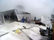 2011 bracht ein heftiges Gewitter das Festzelt am Allweg-Schwinget zum Einstürzen. (Bild: Franz Niederberger)