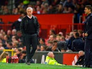 José Mourinho ist nach der Niederlage gegen Tottenham leicht angesäuert (Bild: KEYSTONE/EPA/PETER POWELL)