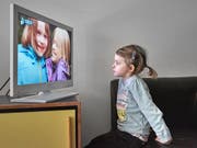 Zeitversetztes Fernsehen soll geregelt werden. Das findet die zuständige Nationalratskommission nach wie vor. Das Ziel sei aber nicht, Replay TV zu verunmöglichen, versichert sie. (Bild: KEYSTONE/CHRISTOF SCHUERPF)