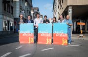 Werben für ein Ja am 23. September: Roman Buff, Dominik Diezi, Nicola Franco, Lukas Graf, Sara Placi-Righetti, Max Gimmel und Andrea Vonlanthen. (Bild: Reto Martin)