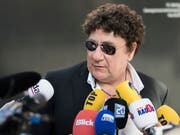 Der ehemalige Knie-Clown David Larible war vom Zürcher Bezirksgerichts wegen sexueller Handlungen mit einem Kind verurteilt worden - und hatte das Urteil weitergezogen. Nun zieht er die Berufung grösstenteils zurück. Dies sei kein Schuldeingeständnis, sagt sein Anwalt. (Bild: KEYSTONE/ENNIO LEANZA)