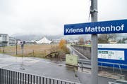 Beim Bahnhof Mattenhof in Kriens sollen unter anderem beide Perrons verlängert werden. (Bild: Roger Grütter (1. Dezember 2014))