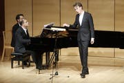 Der britische Tenor Ian Bostridge in Schwarzenberg - mit Julius Drake am Flügel. (Bild: Schubertiade)