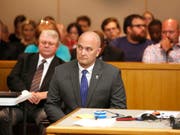 Erstmals seit mehr als 40 Jahren ist ein Polizist wegen tödlicher Schüsse im Dienst schuldig gesprochen worden. Opfer war ein schwarzer Jugendlicher. Wie hoch das Strafmass für Polizeioffizier Roy Oliver (Bild) ausfällt, hat das Gericht noch nicht entschieden. (Bild: KEYSTONE/AP Pool, The Dallas Morning News/ROSE BACA)