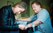 In der privaten Hauspflege gibt es einen grossen Graubereich, die Arbeitsverhältnisse sind nicht klar definiert. (Bild: Getty)