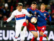 Mariano Diaz (links) spielte für Lyon in der letzten Saison unter anderem in der Europa League gegen Alan Dsagojew und ZSKA Moskau (Bild: KEYSTONE/EPA/YURI KOCHETKOV)
