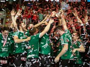 Meisterjubel vor drei Monaten: In der neuen Meisterschaft ist Wacker Thun gefordert, wenn es seinen Pokal behalten will (Bild: KEYSTONE/MELANIE DUCHENE)