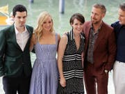 Sie haben die grosse Ehre, die 75. Filmfestspiele in Venedig zu eröffnen: Regisseur Damien Chazelle und seine «First Man»-Schauspieler Olivia Hamilton, Claire Foy, Ryan Gosling und Jason Clarke (von links). (Bild: KEYSTONE/AP/KIRSTY WIGGLESWORTH)