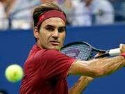 Roger Federer kam aufgrund der Hitze und der hohen Luftfeuchtigkeit für einmal richtig ins Schwitzen (Bild: KEYSTONE/FR110666 AP/ADAM HUNGER)
