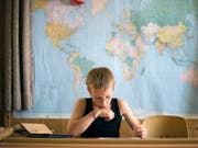 Kosovo als serbische Provinz und nicht als souveräner Staat: Schulen wurden mit mangelhaften Karten ausgerüstet. (Bild: Keystone/GAETAN BALLY)