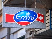 Der Milchverarbeiter Emmi hat im ersten Halbjahr mehr Umsatz und Gewinn erzielt. (Bild: KEYSTONE/GAETAN BALLY)