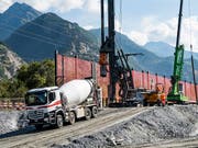 Die Schweizer Baukonjunktur kühlt sich ab. Im Sommer fiel der Bauindex auf den tiefsten Stand seit zwei Jahren. (Bild: KEYSTONE/JEAN-CHRISTOPHE BOTT)