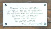 Gedankenanstoss auf einer Ruhebank in Lütisburg. (Bild: Martin Knoepfel)