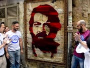Bud Spencer in Ehren: Bereits im Juni wurde in Neapel ein Porträt des berühmten Sohnes der Stadt enthüllt, Ende September soll nun eine Ausstellung folgen. (Bild: KEYSTONE/EPA ANSA/CIRO FUSCO)