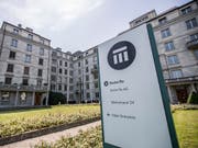 Eine Rechnungslegungsänderung hat dem Versicherer Swiss Re einen Gewinnrückgang beschert. Ohne diese Änderung hätte Swiss Re den Gewinn gehalten. (Bild: KEYSTONE/CHRISTIAN MERZ)
