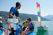 Das Schnuppersegeln auf dem Zugersee fand grossen Anklang. Bild: Maria Schmid (Zug,19. Juli 2018)