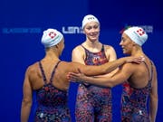 Maria Ugolkova, Nina Kost und Noémi Girardet (von links nach rechts) freuen sich in Glasgow über ihren Finaleinzug und den dabei aufgestellten Landesrekord (Bild: KEYSTONE/EPA/PATRICK B. KRAEMER)