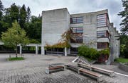Die Architektur der 1973 eröffneten Schulanlage Zil überzeugt nach wie vor, doch verschiedene Bauelemente haben ihre Lebensdauer überschritten. (Bild: Thomas Hary)