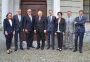 Beim Empfang vor dem Rathaus: Regierungsrätin Heidi Z’graggen, Landesstatthalter Urban Camenzind, Landammann Roger Nager, Bundesrat Johann Schneider-Ammann, Regierungsrat Beat Jörg, Regierungsrätin Barbara Bär, Regierungsrat Dimitri Moretti und Kanzleidirektor Roman Balli (von links). (Bild: PD, Altdorf, 30. August 2018)