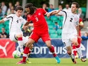 Otar Kakabadze - hier ganz rechts während einer U19-Partie gegen die Schweiz - wird künftig als rechter Aussenverteidiger beim FC Luzern Tore verhindern (Bild: KEYSTONE/JEAN-CHRISTOPHE BOTT)