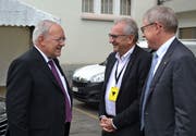 OK-Präsident Urban Camenzind (rechts) und Co-Präsident René Röthlisberger freuten sich, Bundesrat Johann Schneider-Ammann auf dem Areal der «Uri 18» begrüssen zu dürfen. (Bild: PD, Altdorf, 30. August 2018)