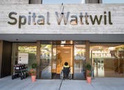 Bereits zur Halbzeit ist das Defizit dreimal höher als für das ganze Jahr berechnet: Das Spital Wattwil. (Bild: Ralph Ribi)