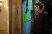 Der Audioguide führt die Besucher durch die Ausstellung in der Festung Fürigen. (Bild: Christian Hartmann)