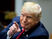 Sieht seine konservativen Unterstützer durch Google und Facebook unfair behandelt: US-Präsident Donald Trump. (Bild: KEYSTONE/EPA/MICHAEL REYNOLDS)