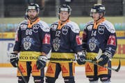 Die EVZ-Spieler Fabian Haberstich, Yannick Zehnder und Livio Stadler. (Bild: Andy Müller/Freshfocus (Zug, 11. August 2018))