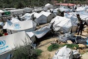 Das Flüchtlingslager Moria auf Lesbos ist schon seit geraumer Zeit mehr als doppelt überbesetzt. (Bild: Thanassis Stavrakis/AP; 16. März 2017)