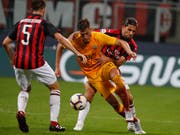 Milans Ricardo Rodriguez verlangt seinem Gegenspieler Patrik Schick alles ab (Bild: KEYSTONE/AP/ANTONIO CALANNI)