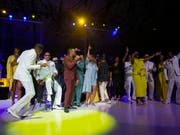 Ein gemeinsames Konzert zahlreicher Musiker bildete den Auftakt in die Feierlichkeiten zu Ehren von Aretha Franklin in Detroit. (Bild: KEYSTONE/EPA/RENA LAVERTY)