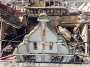 Zu gefährlich: Die Brandruine beim Zürcher Hauptbahnhof darf nicht betreten werden. (Bild: KEYSTONE/ENNIO LEANZA)